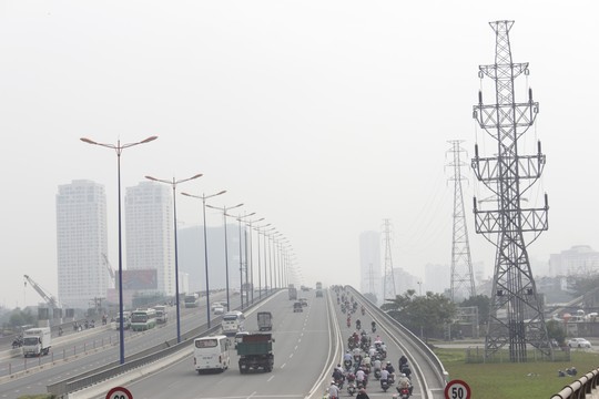 [-]Dân[-]Sài[-]Gòn[-]khốn[-]đốn[-]trong[-]bão[-]bụi